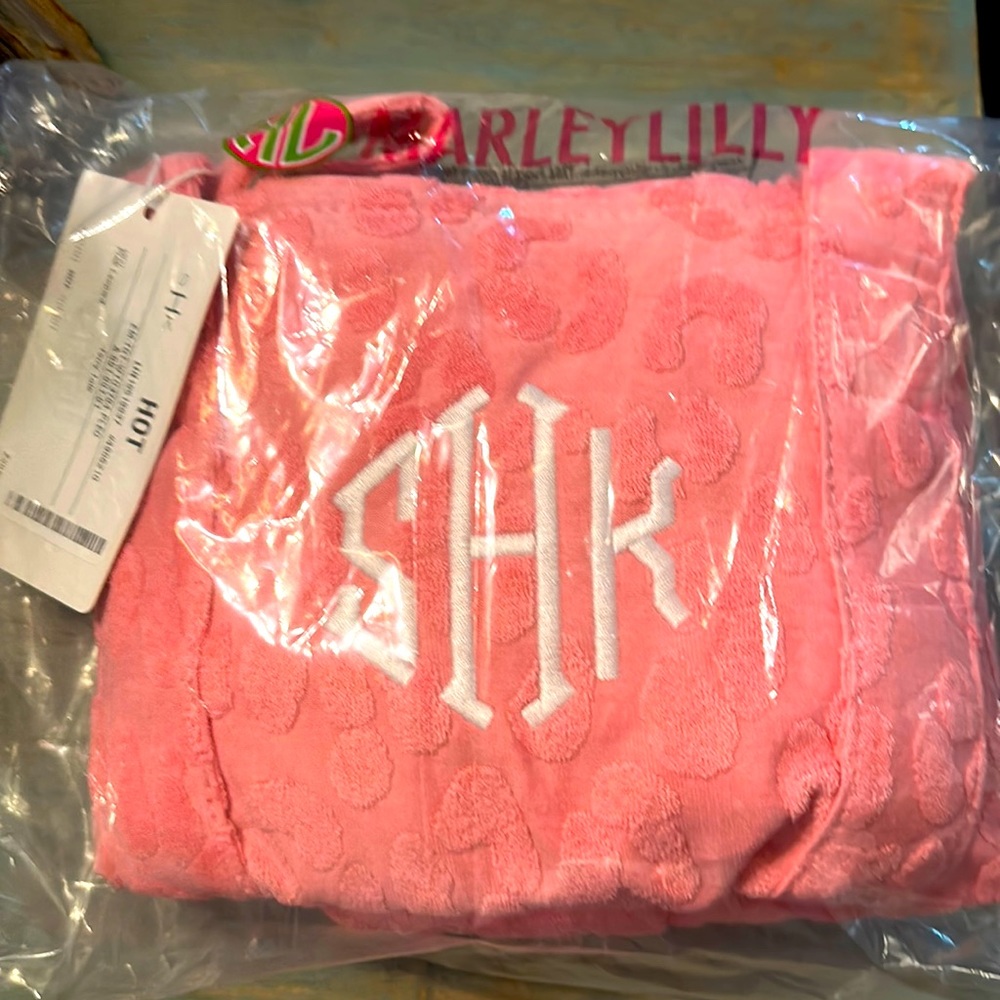 Terry Tote in XL with the initials SKH embroidered on the outside.